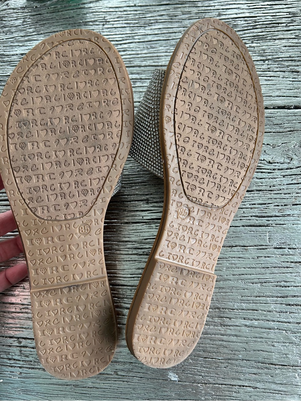 Rock & Candy Silver Sparkle Slide Sandals with Tan Footbed like new - Picture 6 of 6